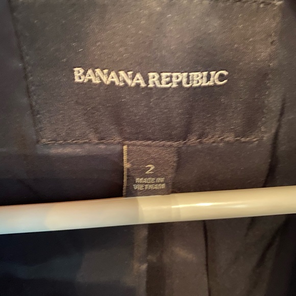 Classic black blazer from Banana Republic, size 2. - Picture 2 of 2